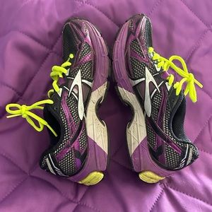 Woman's Brooks Ravenna Running Shoes Size 7